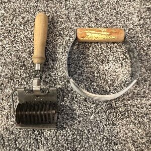 Vtg Kitchen Pastry Dough Cutter & Pasta Cutter With Wood Handles